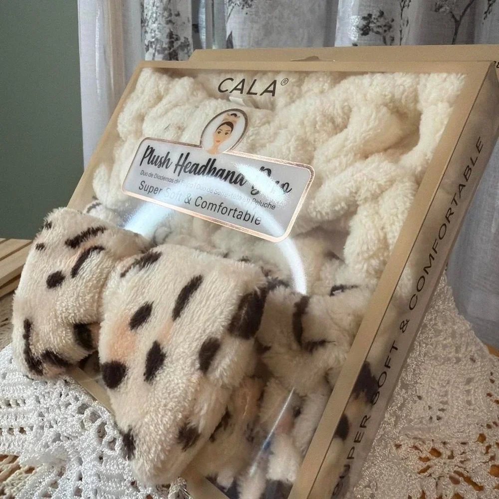 Cala Plush Headband Duo 2 Pack Cream and Leopard Print Spa Skincare Hair Bands